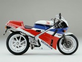 VFR 400R model 1990 trikolora