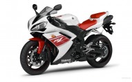 R1 model 2008 bílá