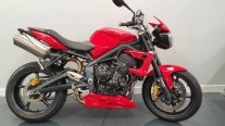 Street Triple R 675 červená 2012 bílé polepy