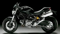 Monster 696 černá